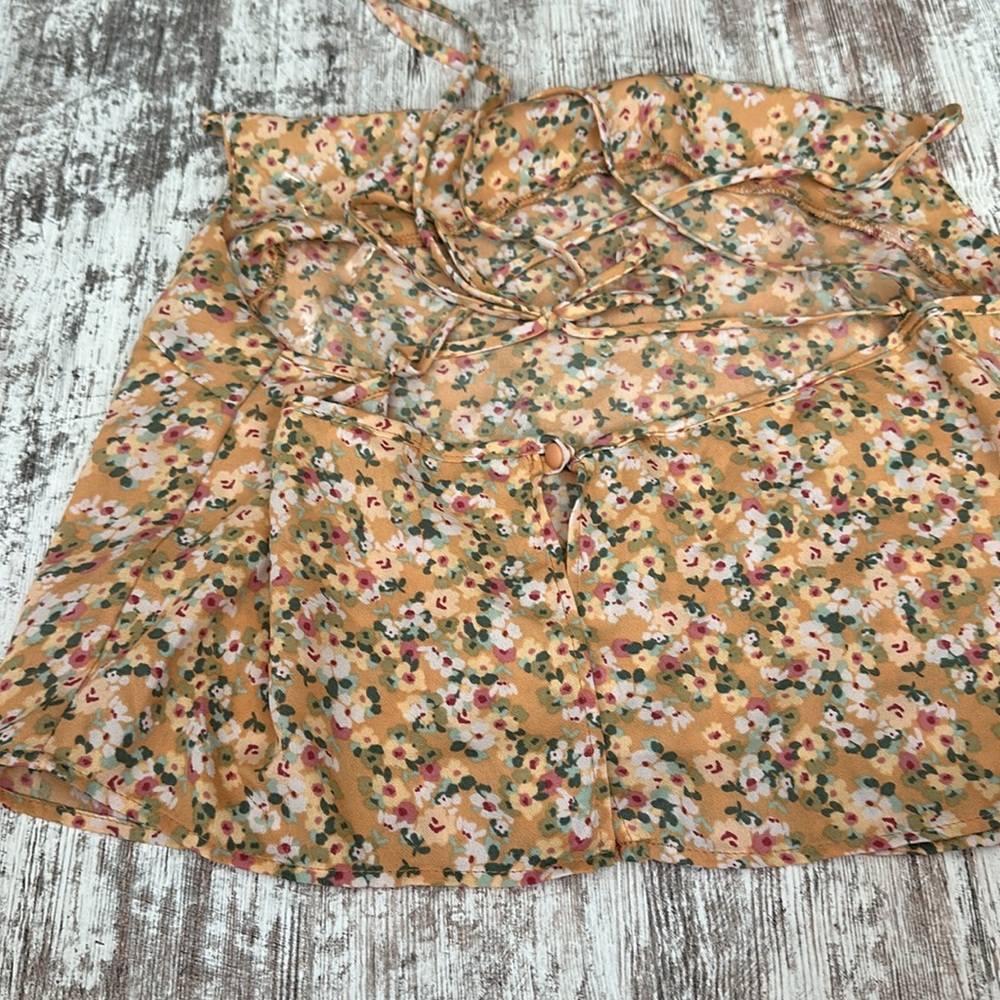 Le Lis Floral Strappy Tank Top - Picture 7 of 9